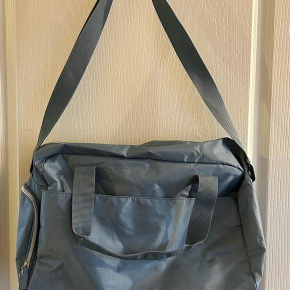 DSW  Blue Gym Bag Nylon-Top zip closure 17" L x 7½" W x 12" H NEW - Picture 8 of 9